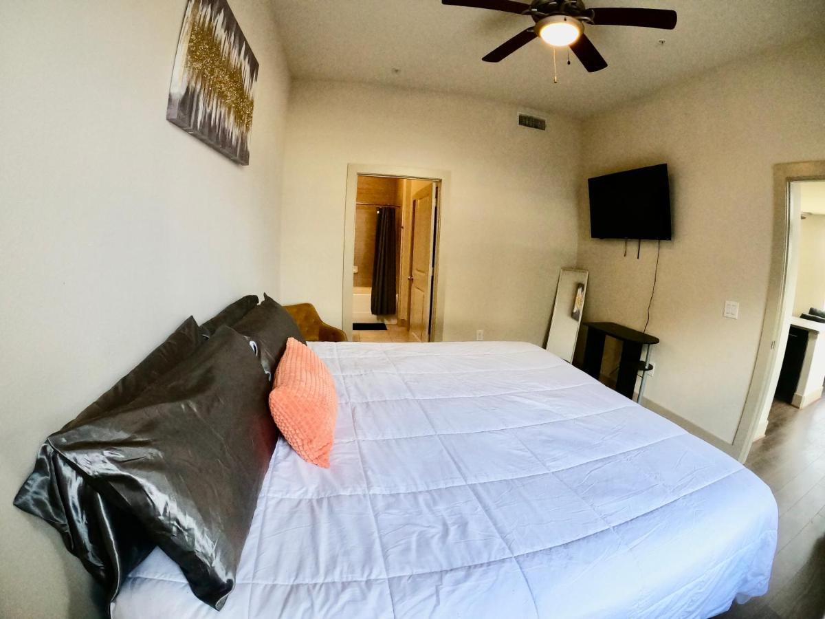 شقة هيوستن  في 5 Mins To Med Center, Comfy King Beds, Wifi,Gym,Pool المظهر الخارجي الصورة